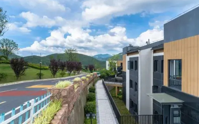 Anji Mujing Light Luxury Holiday Apartment