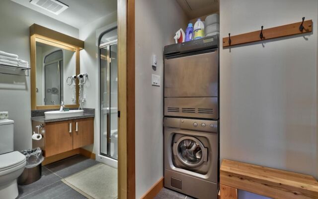 Kookaburra Lodge #202 By Bear Country