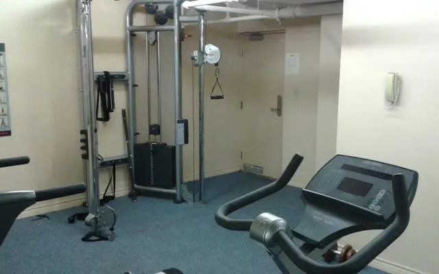 910 Beach Avenue Apartment Hotel