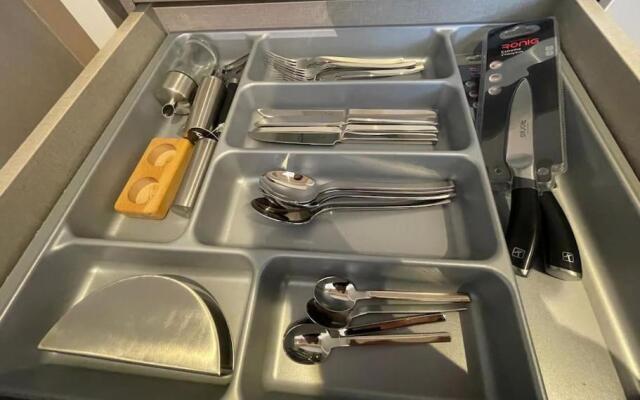 Leo Group Luxury Apartment 2426 Alliance Palace