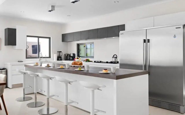 NEW Premium 4BR Large Pool Outdoor Kitchen