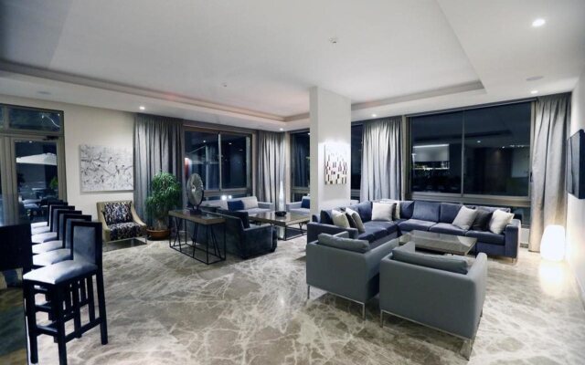 The Ray Hotel & Studios