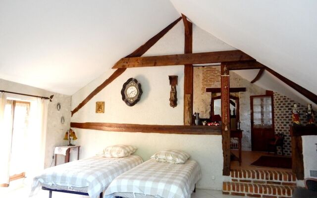 House With one Bedroom in Mer, With Enclosed Garden and Wifi