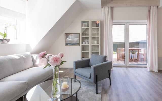 Tastefully furnished, modern and light-flooded apartment.