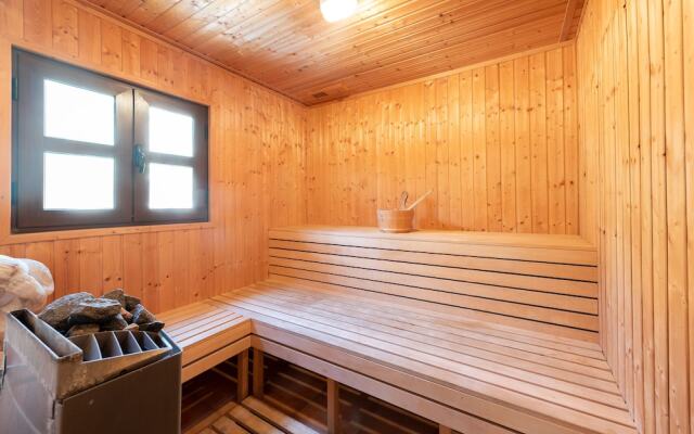Adamos 1 br Hotel Apartments
