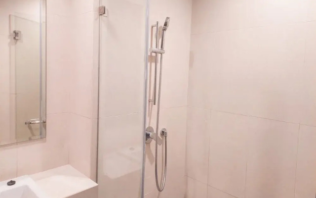 Nice And Modern 2Br Apartment At M-Town Signature