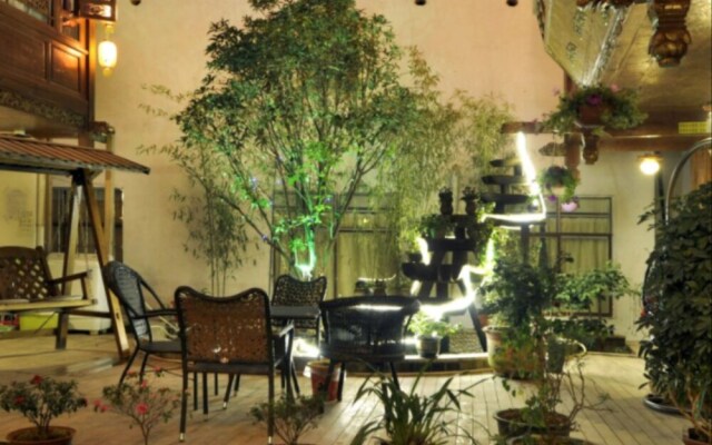 Lijiang Pengyouquan Inn