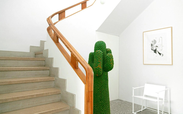 Luxury modernist design townhouse with garden