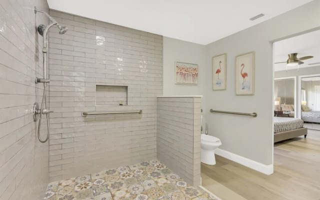 Watersedge - Private & Sanitized, Self Check-in. Perfect for Social Distancing & Working From Home. Private Pool, Pet Friendly. Super-host Support