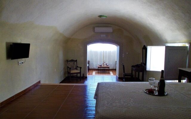Loukas Kontos Traditional House