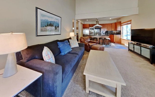 Spacious Snowbird Condo Unit Slopeside In Quiet Canyon Neighborhood