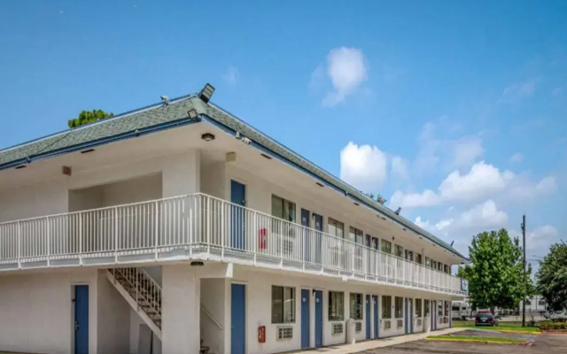Motel 6 Conroe, TX