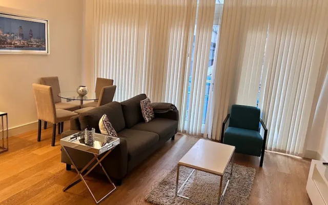 Apartment-sleeps3-hottub-patio