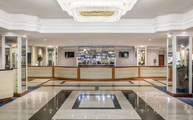 Renaissance London Heathrow Hotel