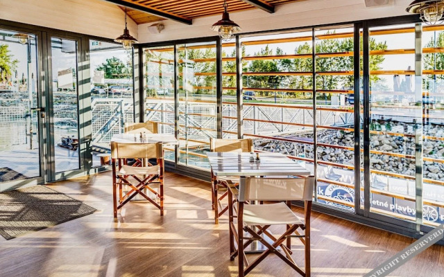 Yachter Club Modra Cajka