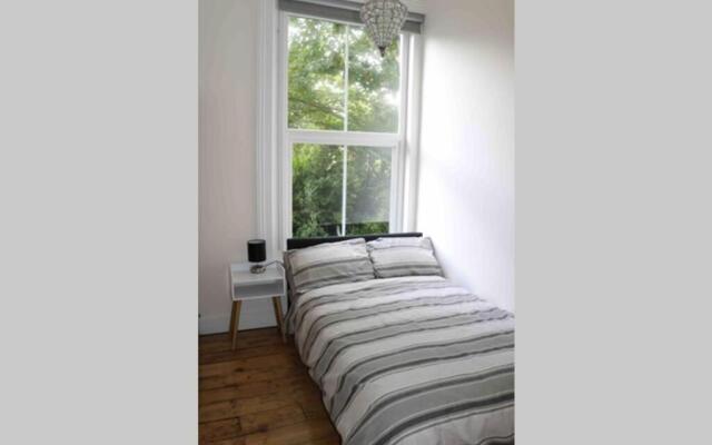Lovely 2 Bedroom Flat Wifi Close to the beach