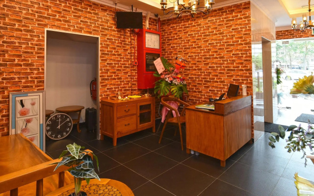 OYO 90572 J Hotel Masjid India