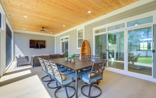 Spacious Lake Sinclair Vacation Rental w/ Dock!