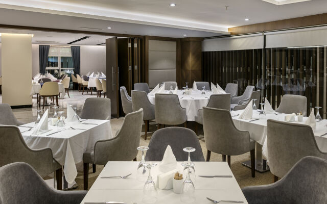 B Business Hotel & Spa