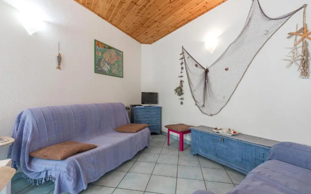 Blue&green House With Shared Pool