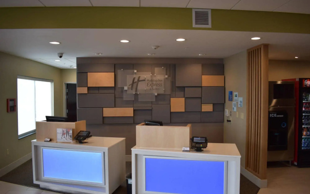 Holiday Inn Express & Suites Parkersburg East by IHG