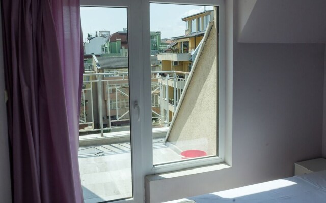 FM Premium 1-BDR Apartment with Parking Spot