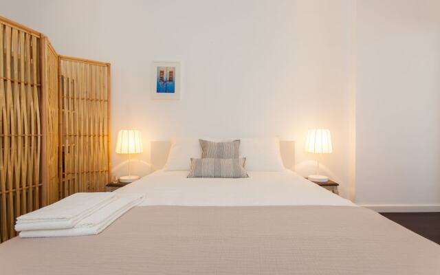Typical Light Filled Graça Apartment, By TimeCooler