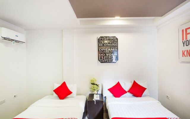 OYO 489 Casa Mia Hotel Suites