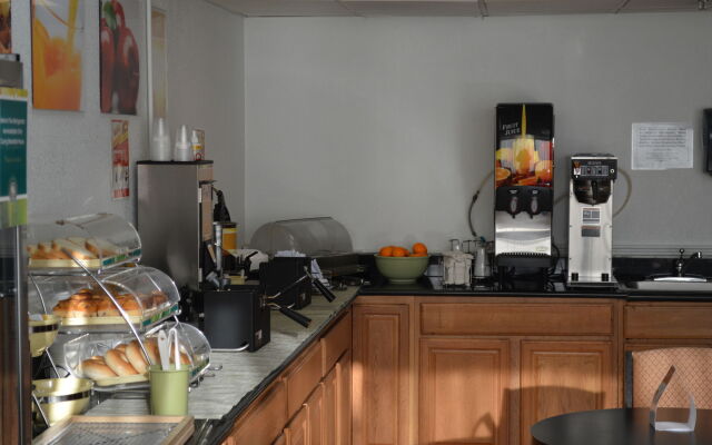 Rodeway Inn & Suites
