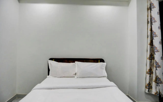 OYO Flagship 80490 Metro Plus