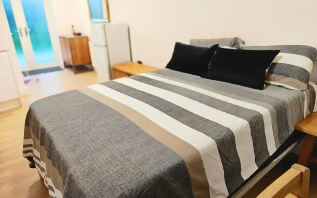 Luxury Ensuite - Sleeps 2-wifi,garden,parking
