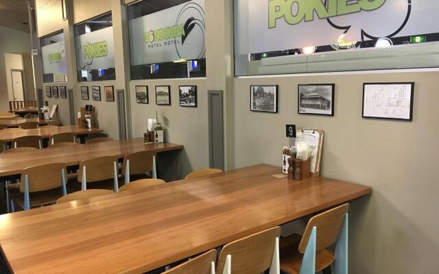 Oonoonba Hotel Motel