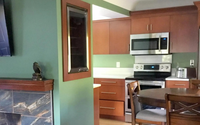 James Bay Inn Hotel & Suites