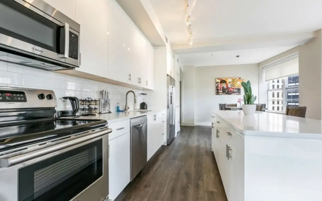Modern Condos in California Building by Hosteeva