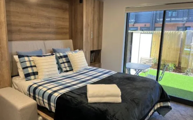 Heartstay Studio CBD, CHC