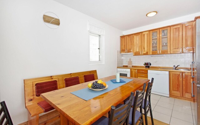 Stunning Apartment in Makarska With Wifi and 2 Bedrooms