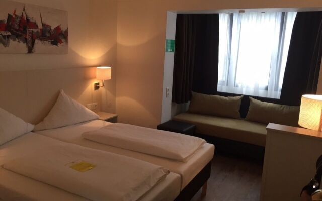 Lloyed Hotel