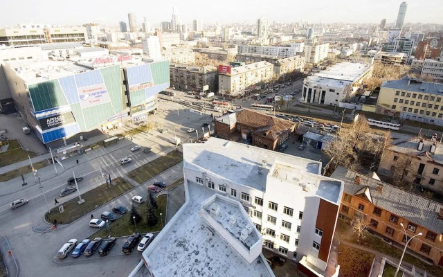 Etazhi Na Malysheva 4B Apartment