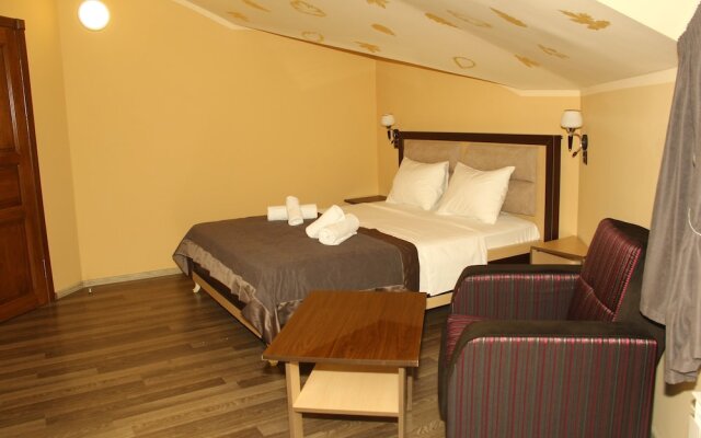 Shaki Host House