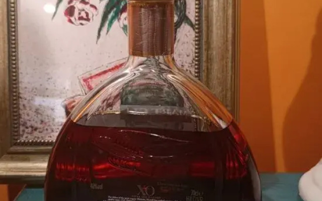 Sanya Yomovo – Bridge House Art Inn