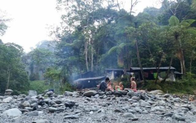 Terimakasih Bar and Guesthouse