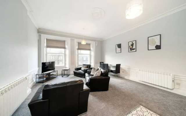 Lochside Apartment C