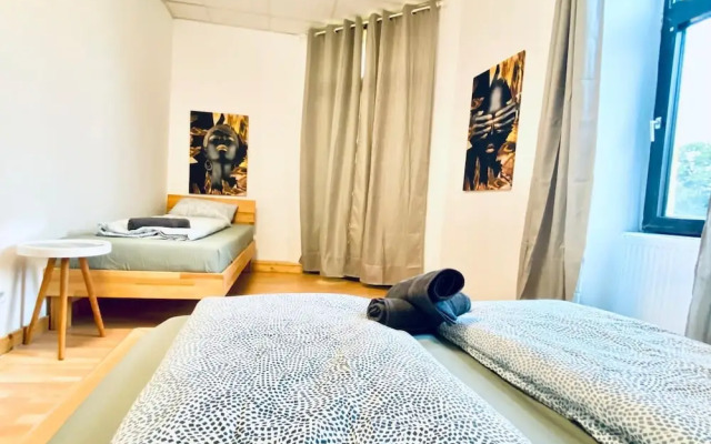Stylish Shared 3-Bedroom Stay Near City