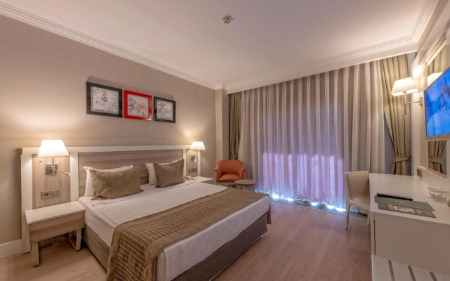 Port River Hotel & Spa