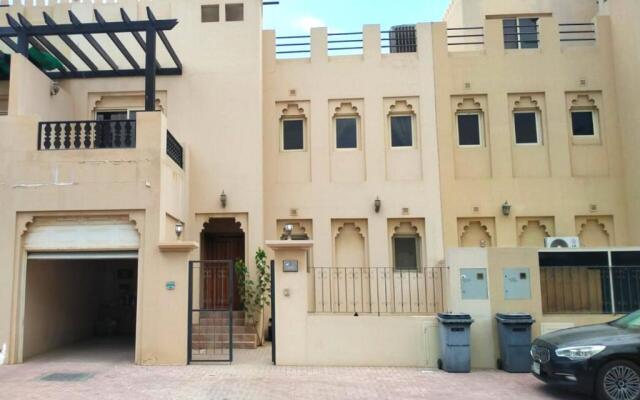 Al Hamra 4-Bedroom Luxury Villa Golf View