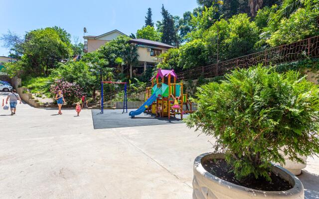 Двухкомнатная квартира с балконом и видом на море Романовский Lamare