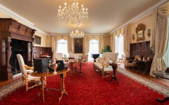 Lavish Holiday Home in Worcestershire With Jacuzzi