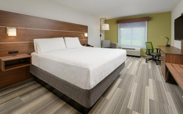 Holiday Inn Express Hotel & Suites Tullahoma by IHG