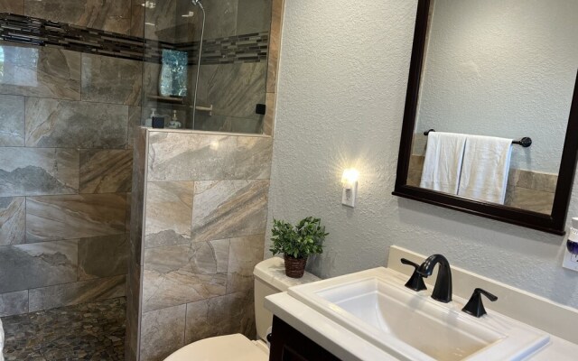 Stunning 3-bed House in Hollywood With hot tub