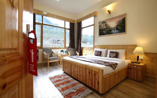 OYO 9995 Manali Plaza